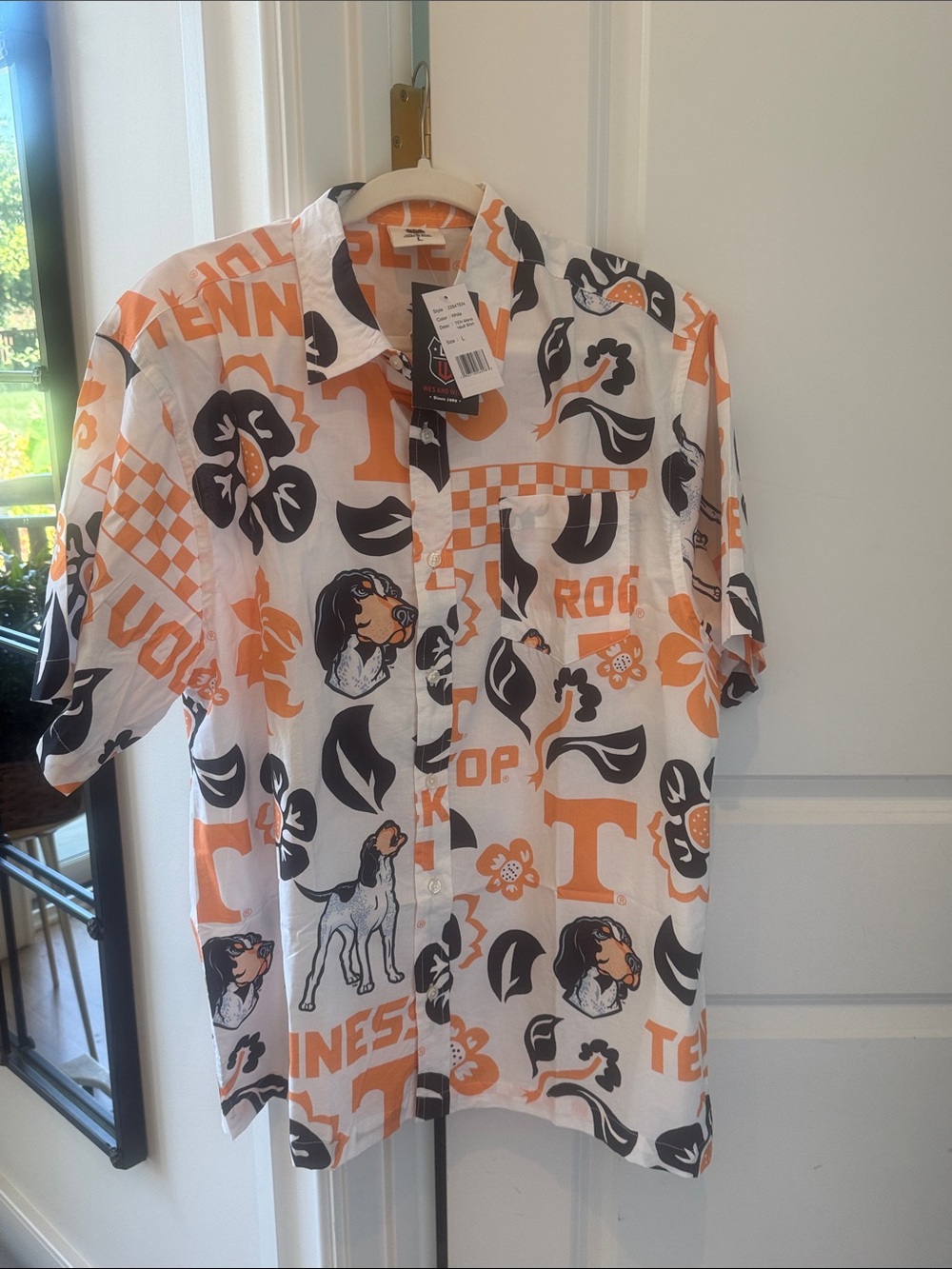 NWT Men's Wes &Willy Button-Up Shirt in White, Orange & Black size Large